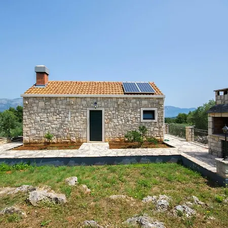 Holiday home House Anne Lumbarda